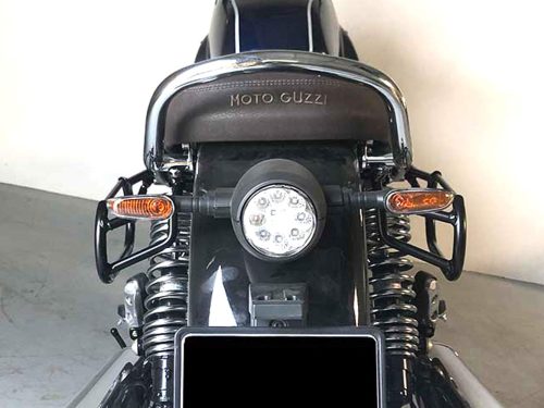 Coppia Telai Neri  + 2 Click Fix - Borse Guzzi V7 Stone 850 Centenario  Nero in presenza di maniglione - immagine 7