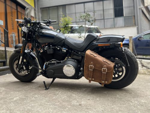 Borsa laterale per Harley Davidson Fat Bob 2020 - Fat Bag Triangolo - in Cuoio vintage ingrassato - immagine 3