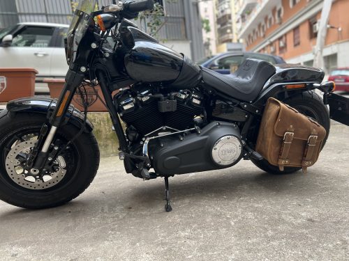 Borsa laterale per Harley Davidson Fat Bob 2020 - Fat Bag Triangolo - in Cuoio vintage ingrassato - immagine 6