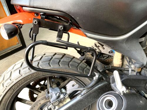 Borsa laterale per Ducati Scrambler Icone - Little Bag testa Destra di moro con  Supporto B&B e Sgancio rapido ClickFix - immagine 4