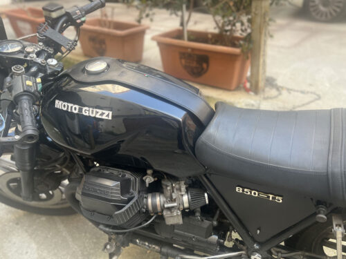 Guzzi V850 TT- Fascia serbatoio - Nero cucitura nera - immagine 3