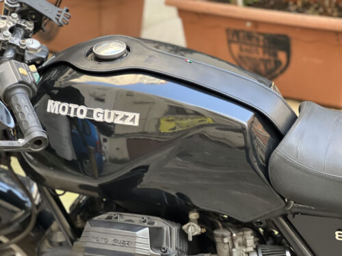 Guzzi V850 TT- Fascia serbatoio - Nero cucitura nera - immagine 2