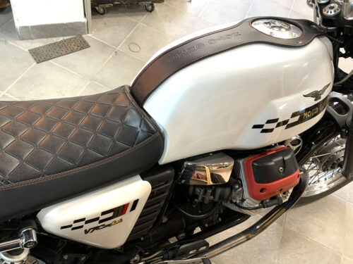 Guzzi V7 Cafè - Fascia serbatoio - Nero cucitura rossa - immagine 5