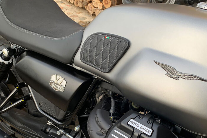 Paraginocchia  Serbatoio Guzzi V7 Stone - Pelle Nera cucitura grigia - Coppia