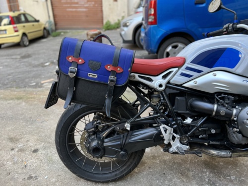 Borsa laterale destra per BMW RnineT  versione bicolore ed Estendibile - con supporto UNIT e sgancio rapido ClickFix - immagine 4