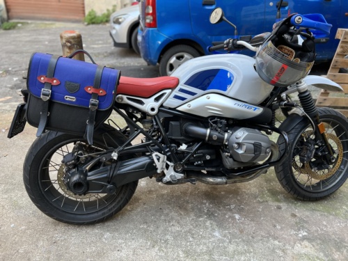 Borsa laterale destra per BMW RnineT  versione bicolore ed Estendibile - con supporto UNIT e sgancio rapido ClickFix - immagine 2