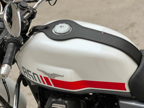 Fascia serbatoio - Guzzi V7 Stone Stone Special -  Nero cuciture nere con fibbia - immagine 2