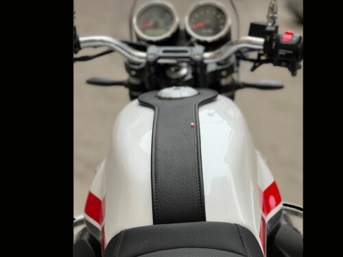 Fascia serbatoio - Guzzi V7 Stone Stone Special -  Nero cuciture nere con fibbia - immagine 4