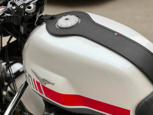 Fascia serbatoio - Guzzi V7 Stone Stone Special -  Nero cuciture nere con fibbia - immagine 5